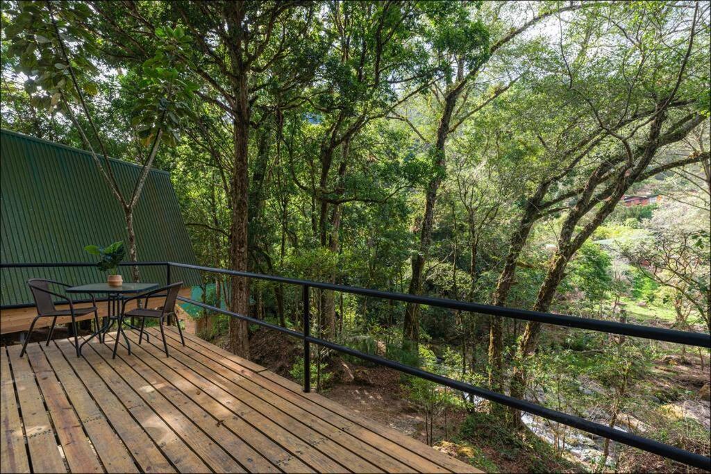 Unicorn Lodge: Direct Riverfront : Unique Experience San Gerardo de Dota Exterior photo